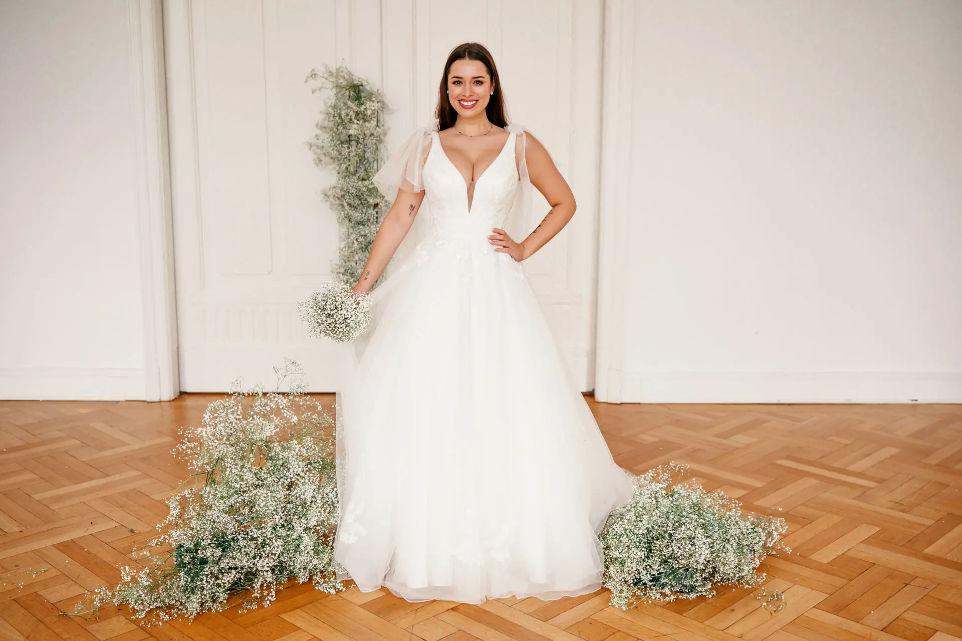 Brautkleid Modell Abby in A-Linie mit V-Ausschnitt