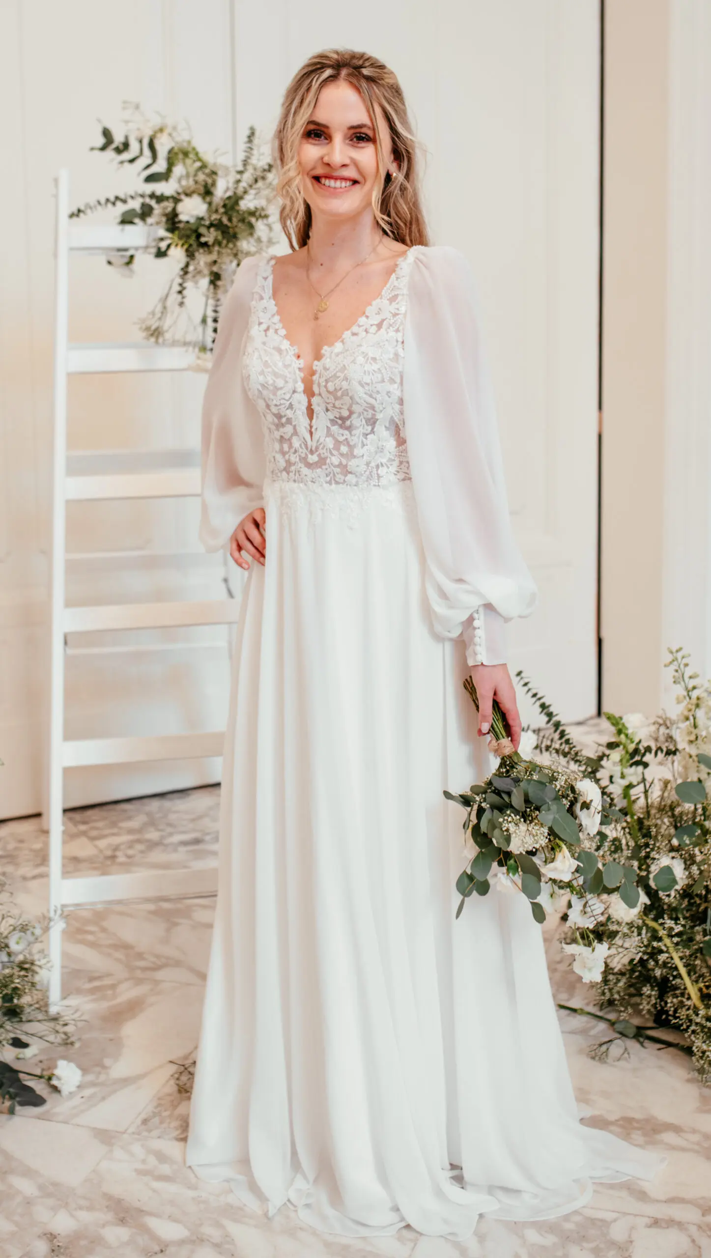 Brautkleid Modell Bonnie mit Ballonärmeln aus Spitze