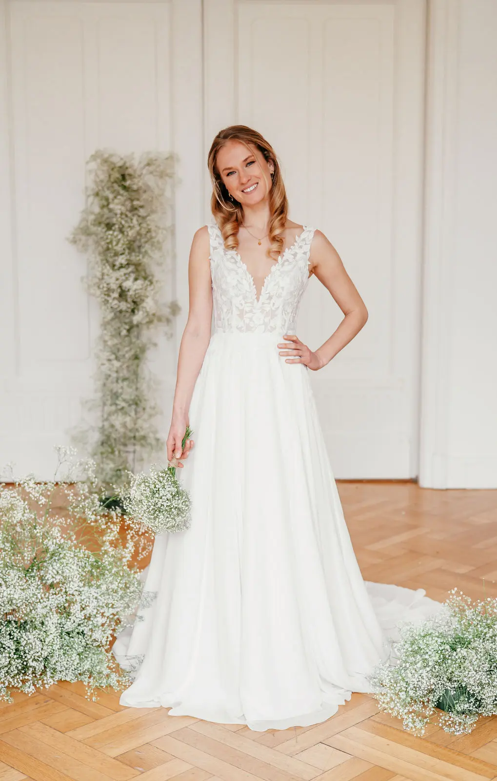 Brautkleid Modell June mit Spitzenmieder in A-Linie