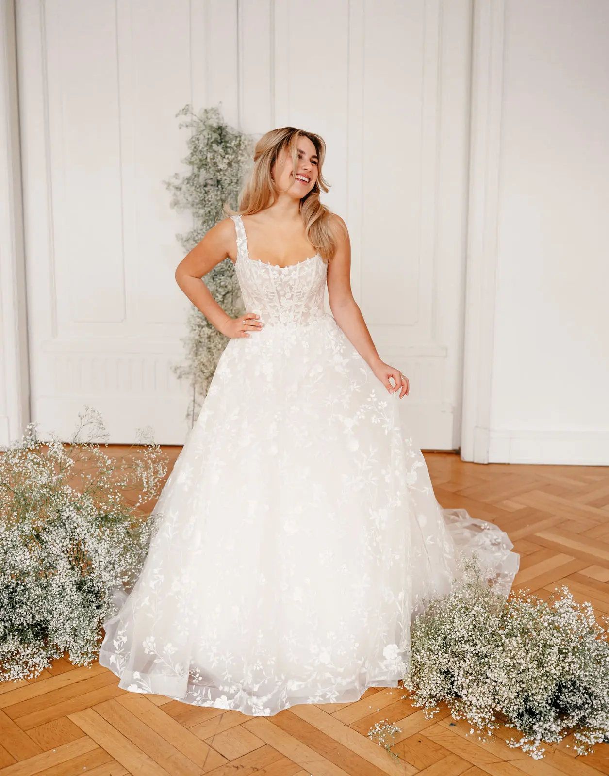 Brautkleid Modell Vicky aus Spitze in A-Linie
