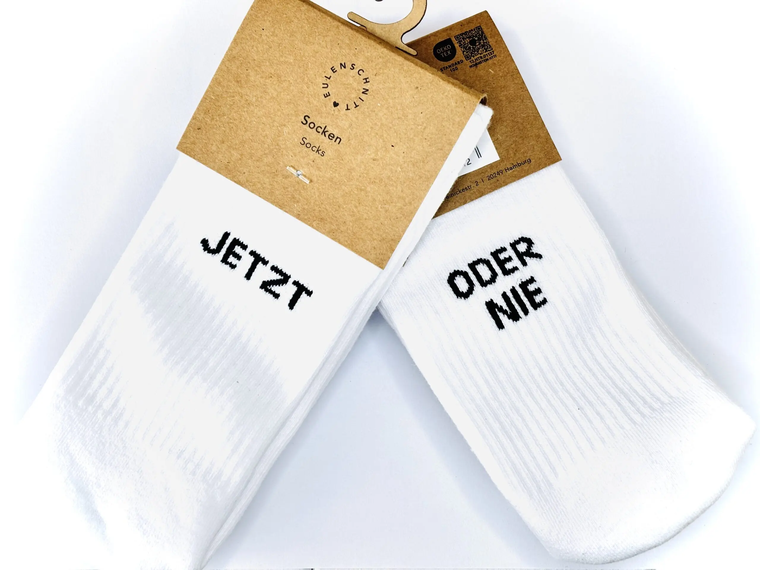 Socken mit Aufschrift Jetzt oder Nie als Geschenkidee