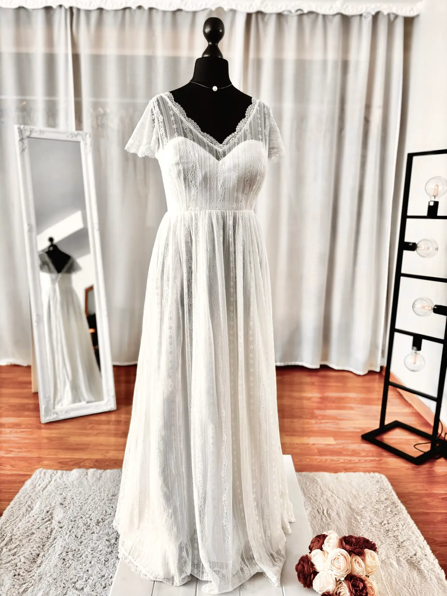Secondhand-Brautkleid im Vintage-Stil aus Spitze mit kurzen Ärmeln